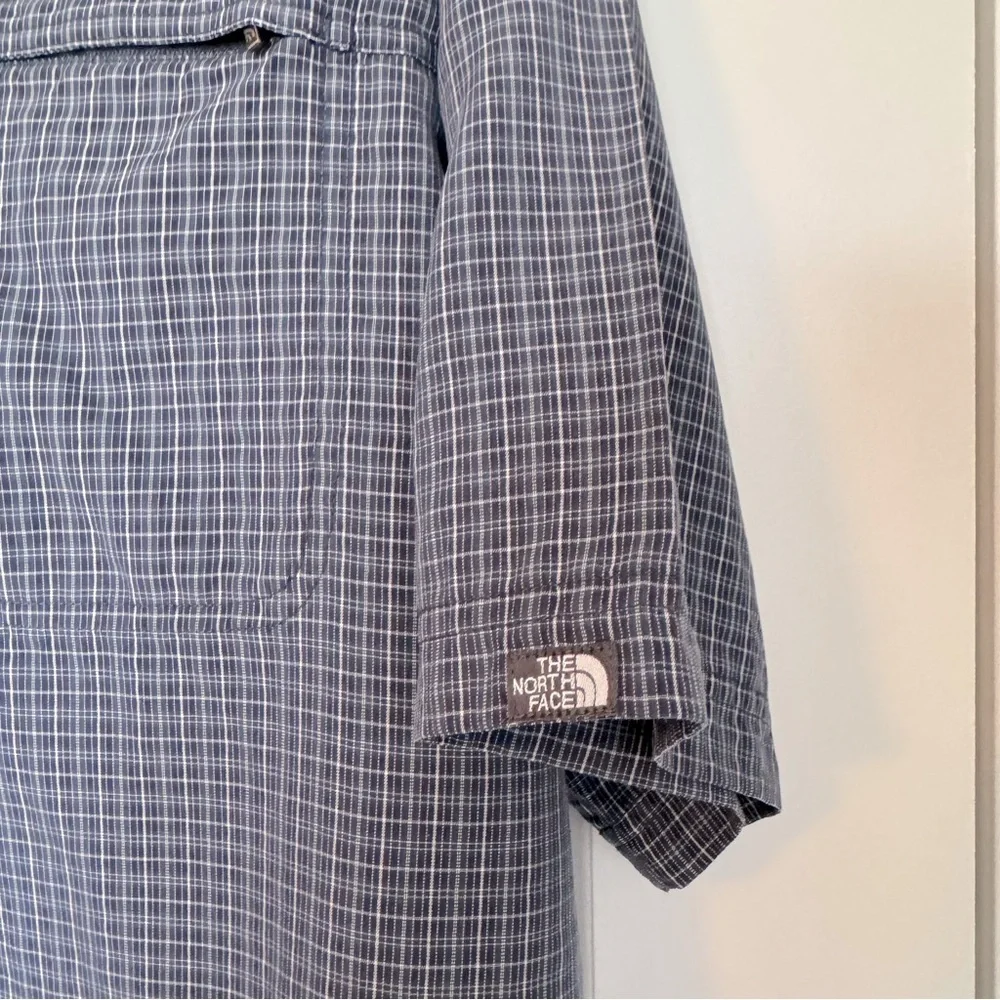 The North Face Men’s Blue Plaid Casual Button Down Large Short Sleeve Shirt
